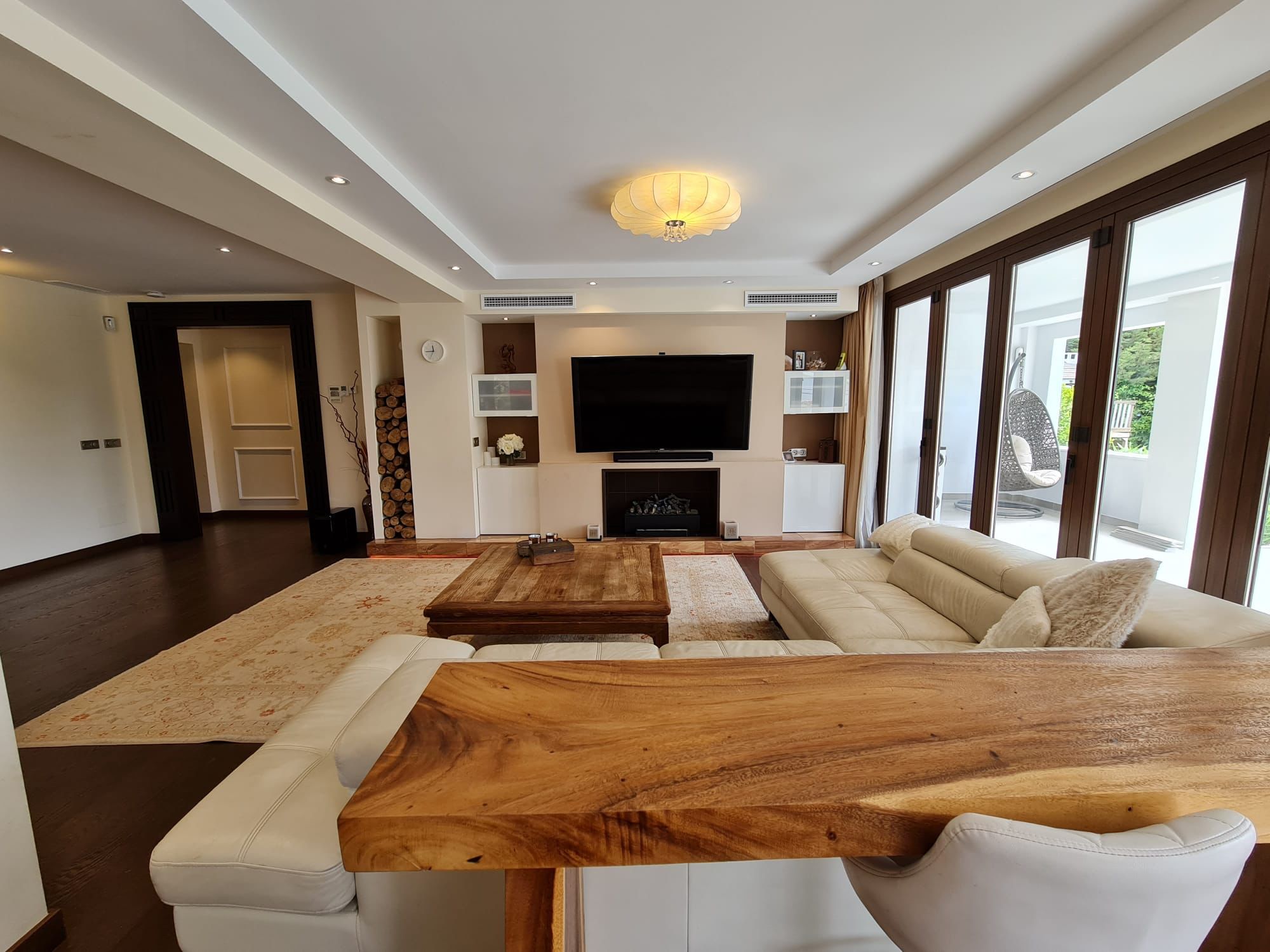 Villa Jacaranda interior — Living room