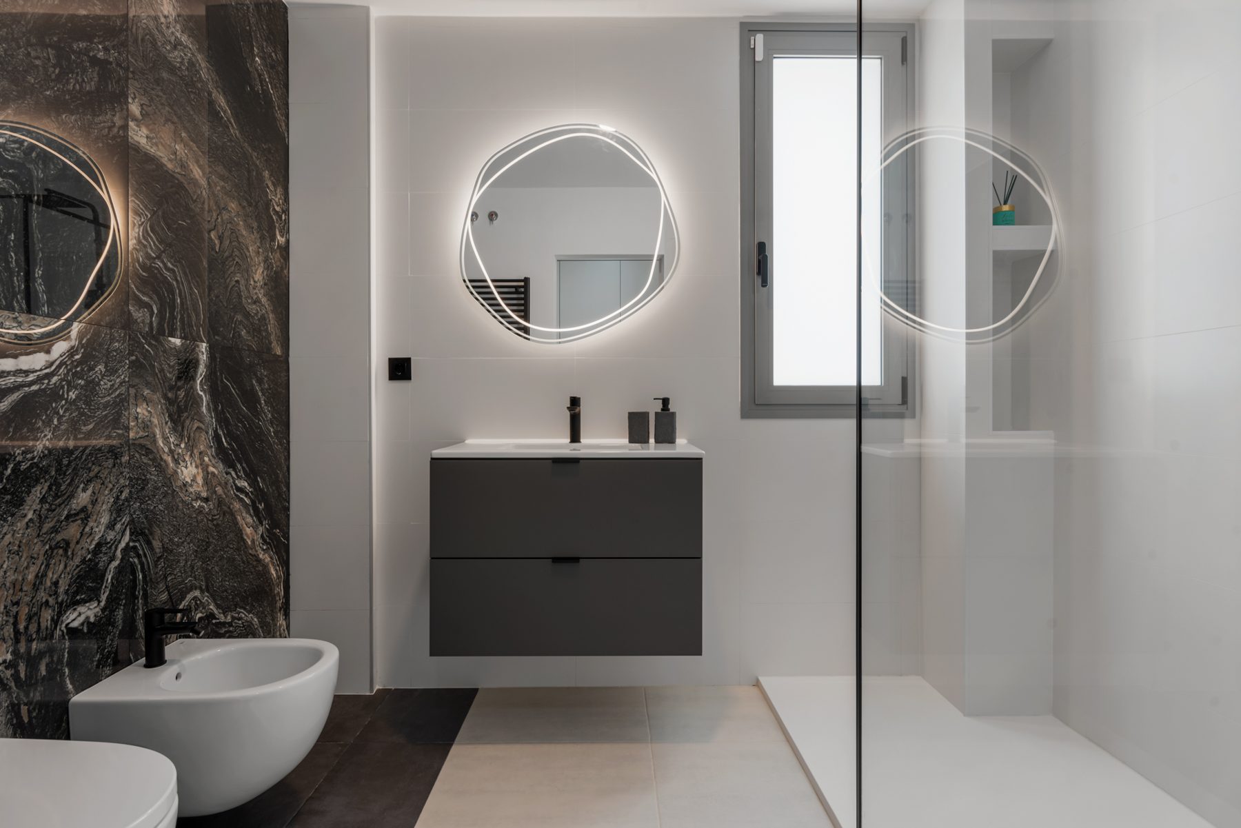 En-suite master bathroom