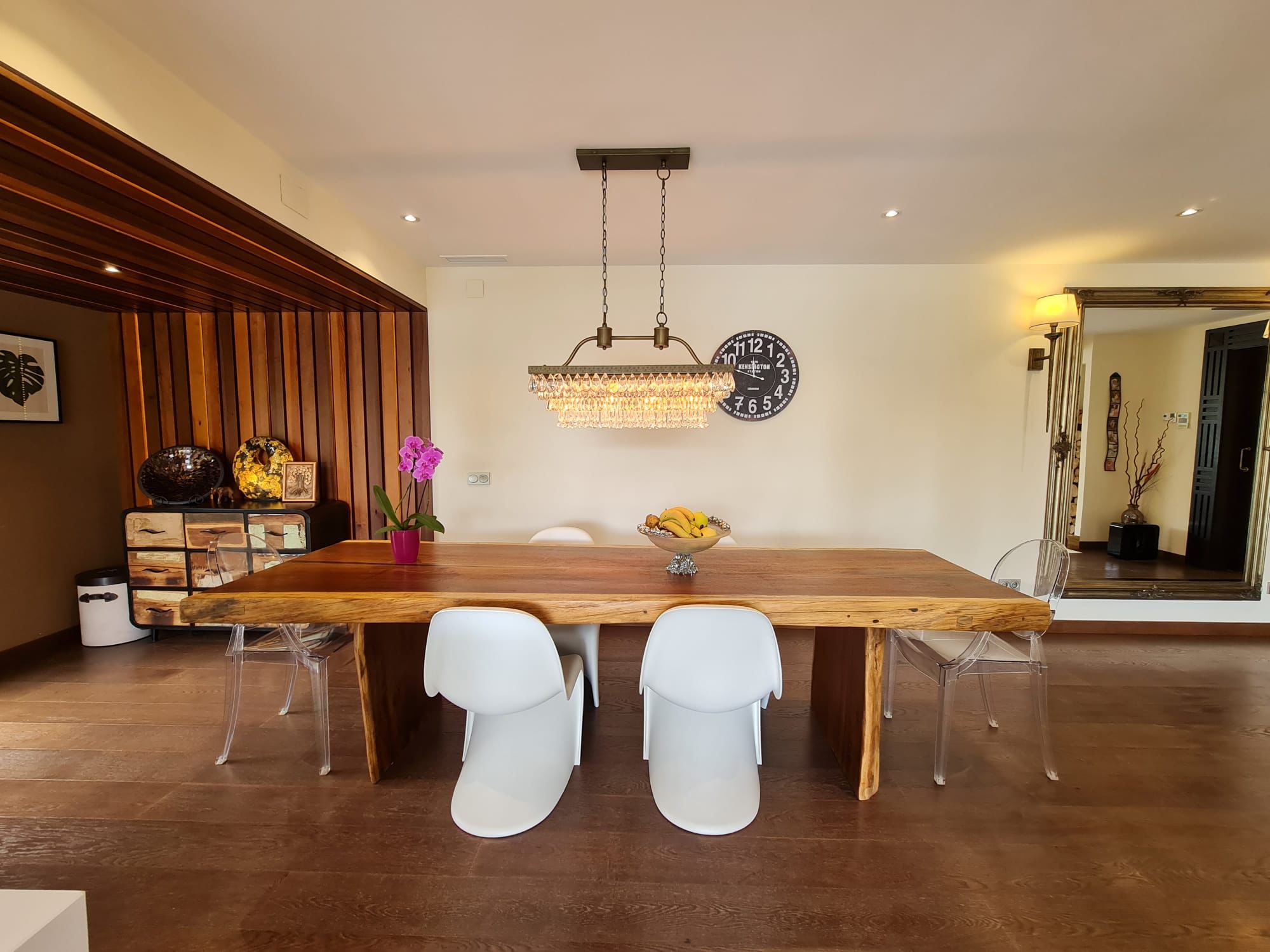 Villa Jacaranda interior — Living room