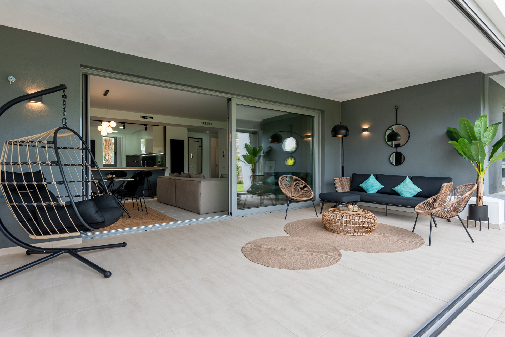 Covered terrace — indoor / outdoor flow